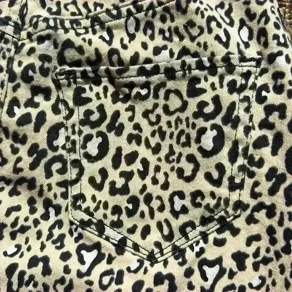 Hollister Ultra High-Rise Mini Skirt - Picture 9 of 10